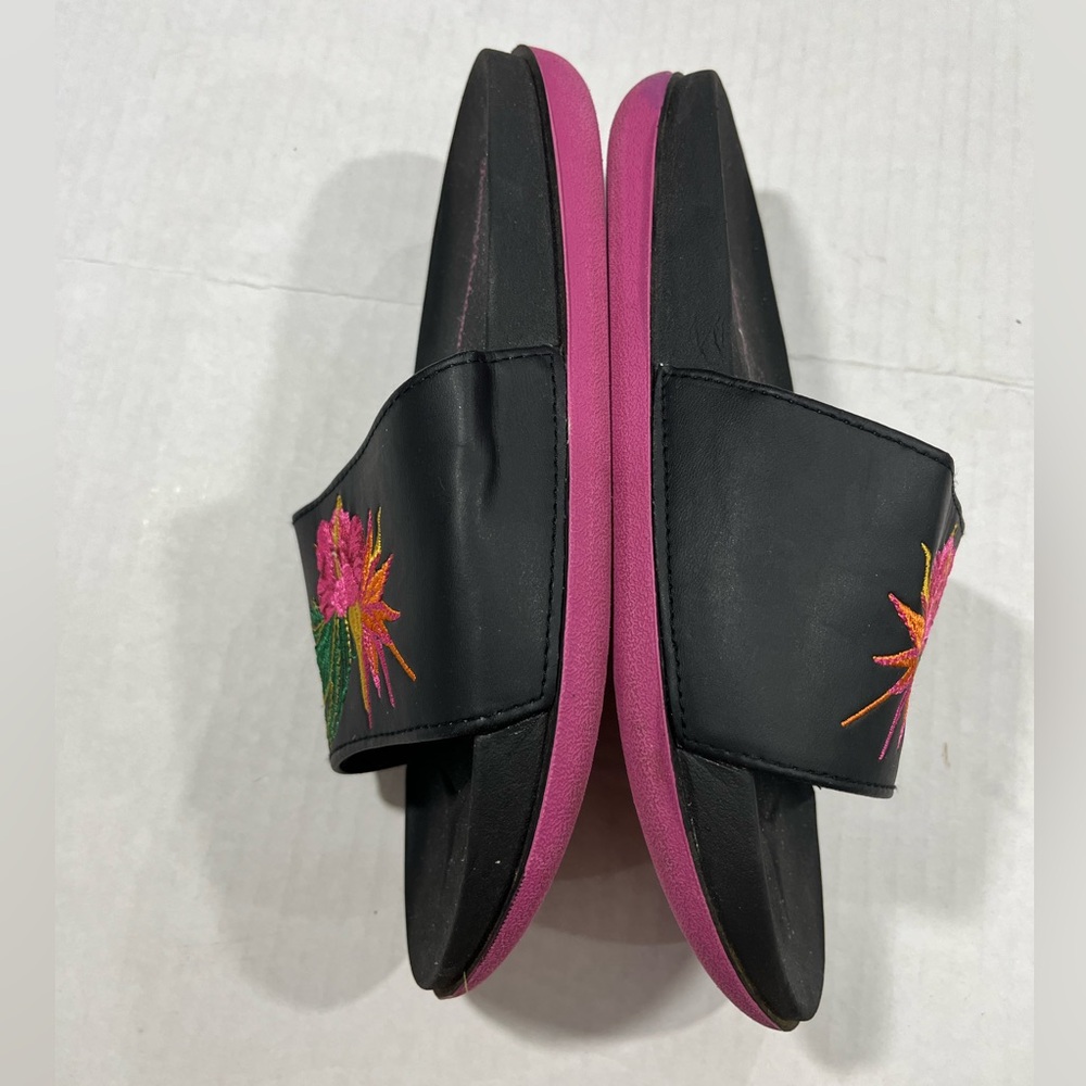 TOMMY BAHAMA EMBROIDERED SLIDE SANDAL - Picture 11 of 12